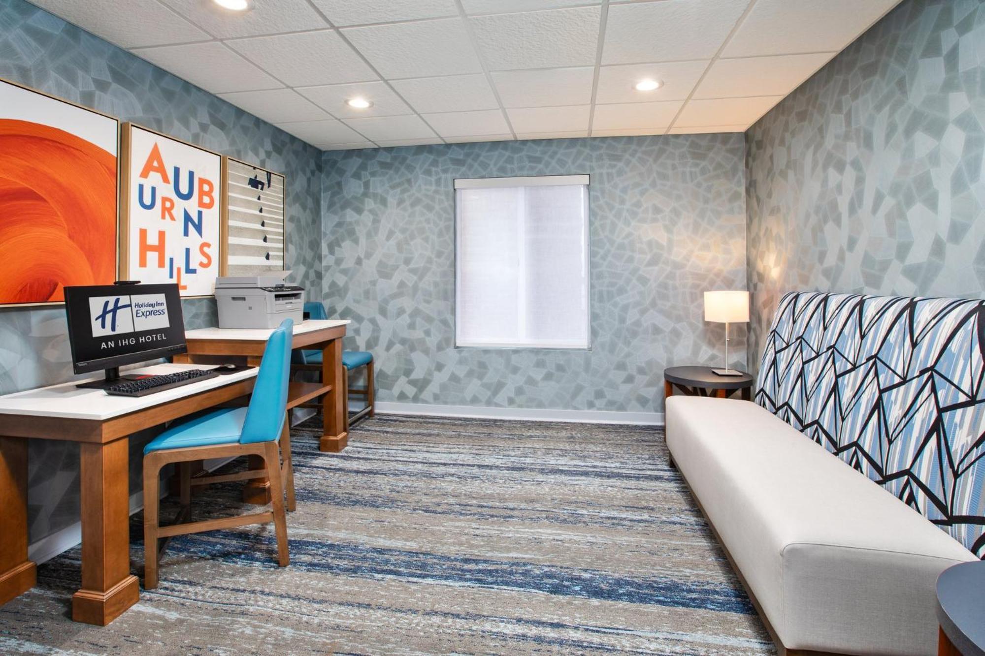Holiday Inn Express Hotel & Suites Auburn Hills By Ihg Exterior photo