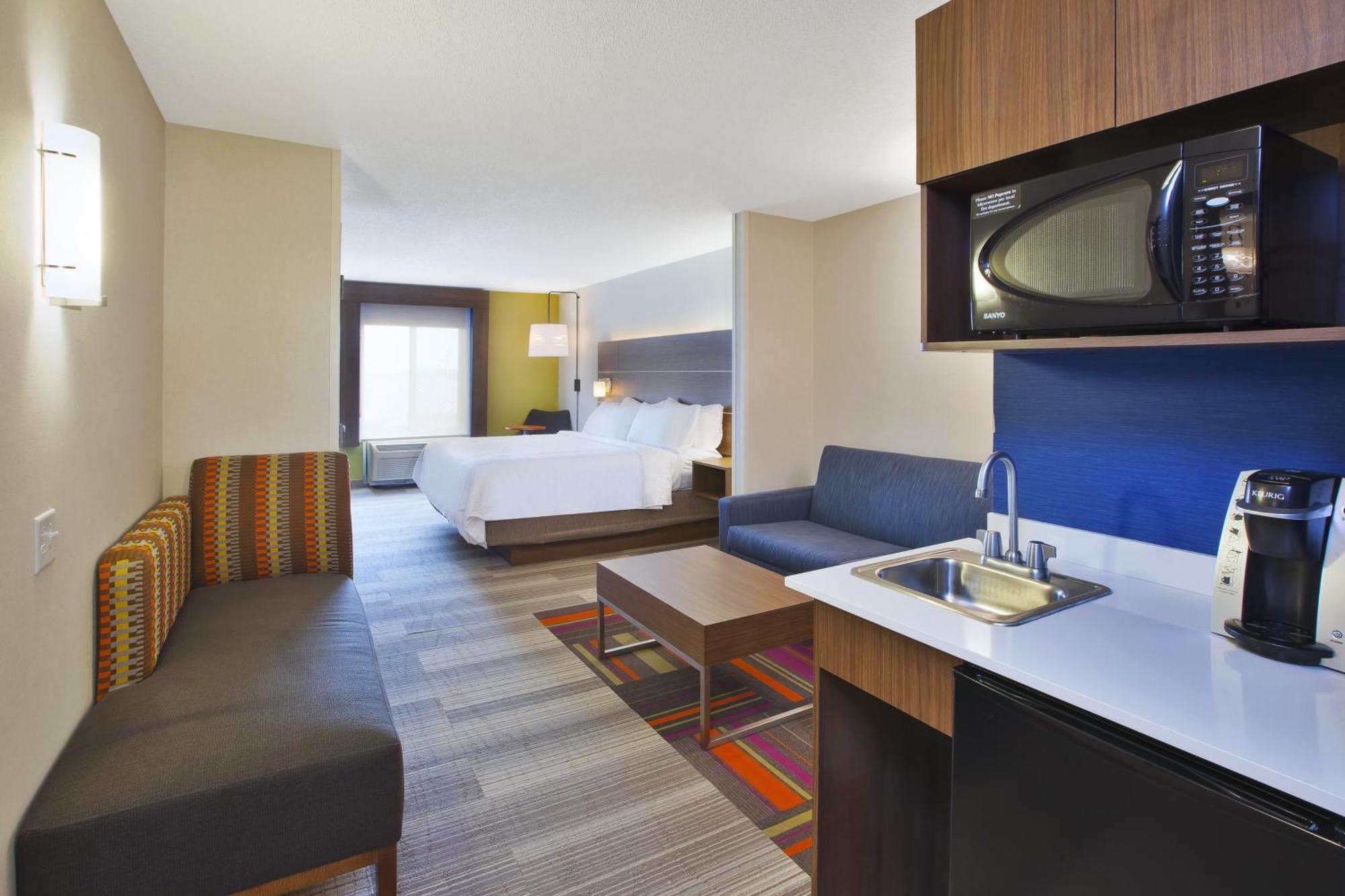 Holiday Inn Express Hotel & Suites Auburn Hills By Ihg Exterior photo