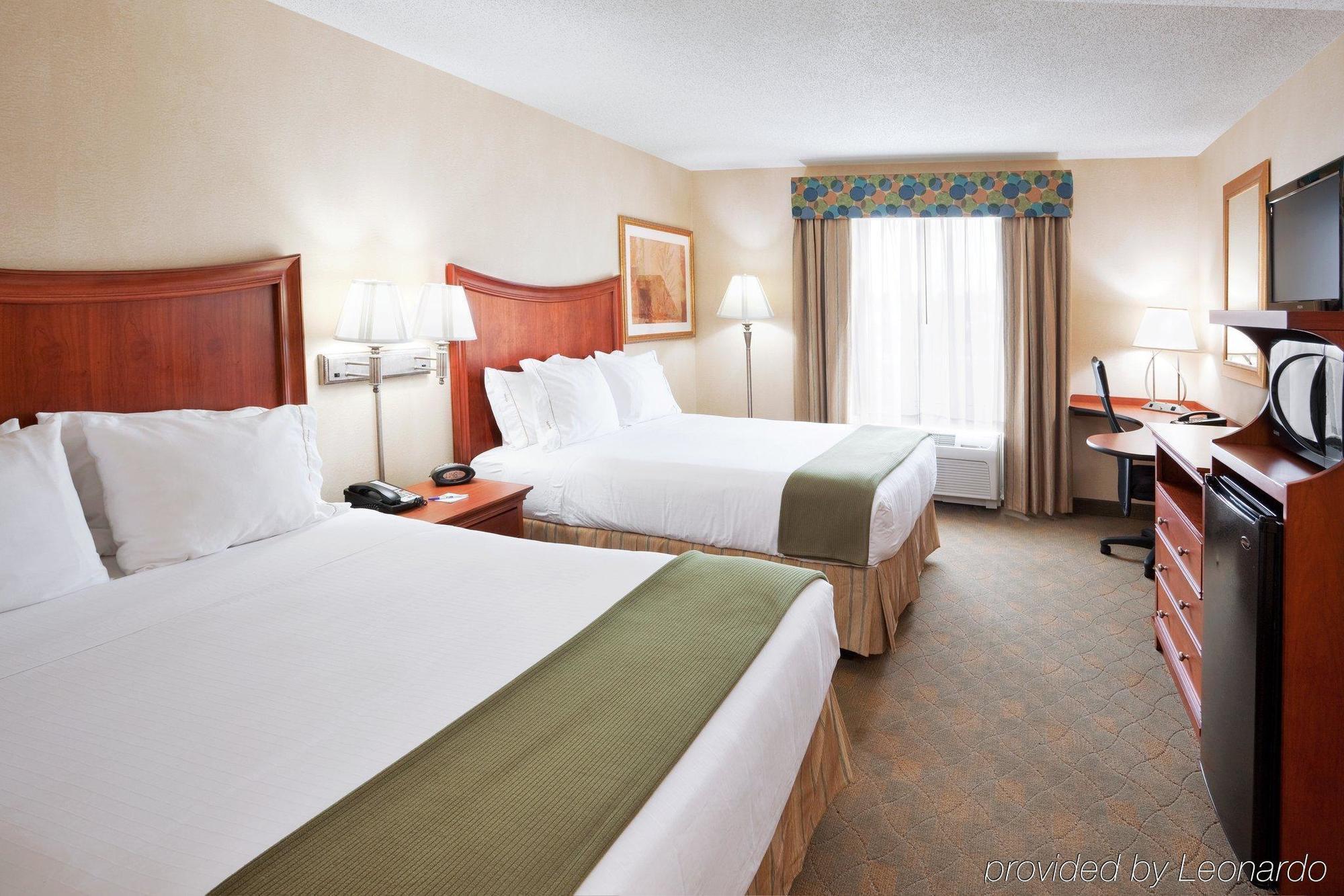 Holiday Inn Express Hotel & Suites Auburn Hills By Ihg Exterior photo